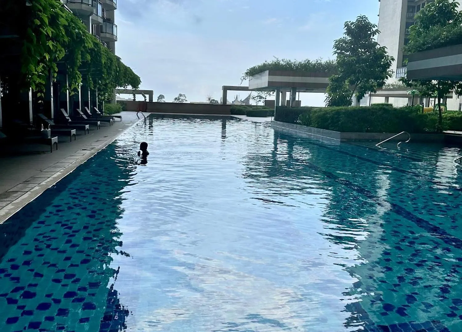The Radiance Manila Bay Apartment 0*,